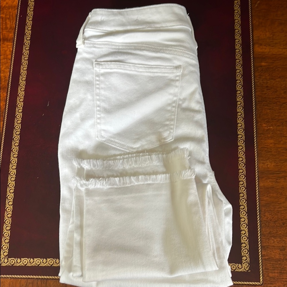 Chico's White Ankle Cropped Jeans Size 1 aka size 8, waist 34, 24” inseam